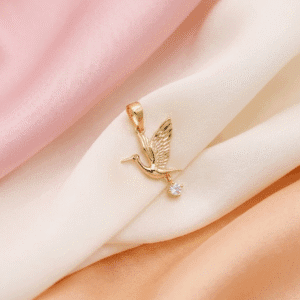 Paauksuotas pakabukas su fianitais